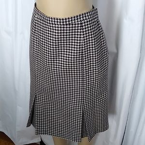 Eddie Bauer houndstooth skirt with inverted pleats - size 12